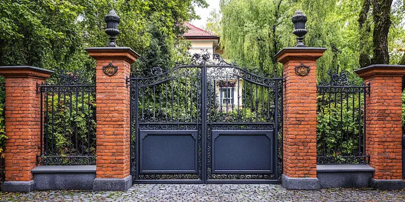 Moderne Metallzäune aus Polen